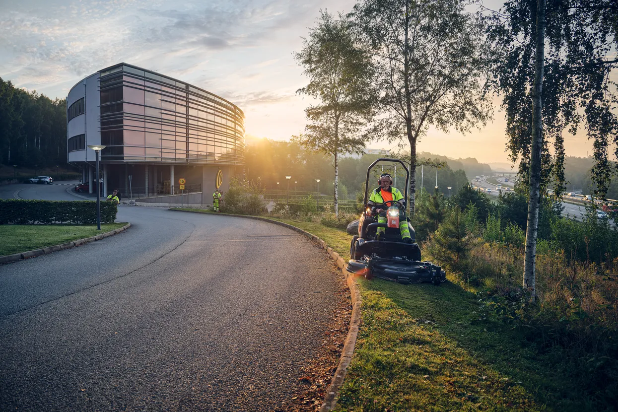 Husqvarna P 525DX mit Kabine – Image 6